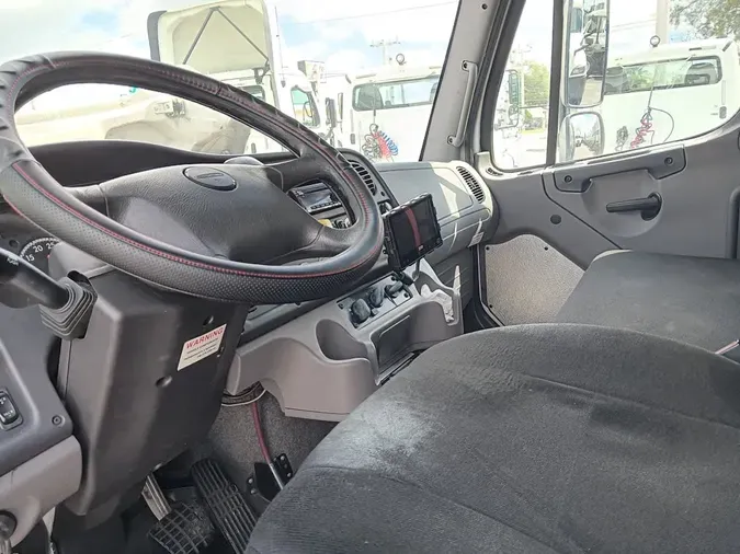 2018 FREIGHTLINER M2 106