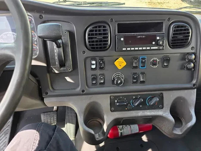2019 FREIGHTLINER/MERCEDES M2 106
