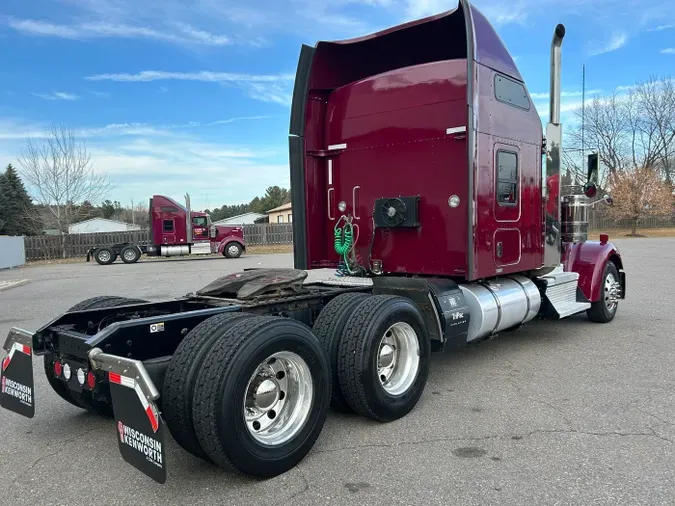 2021 Kenworth W900L5c9ff71061c9d7684613eb6ca09e79d3