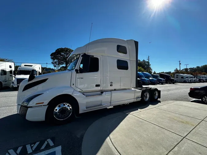 2022 Volvo VNL64T860