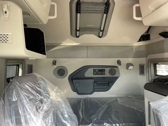 2026 VOLVO VNL64T860