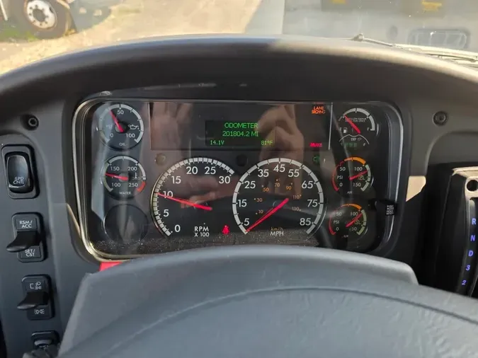 2020 FREIGHTLINER M2 106