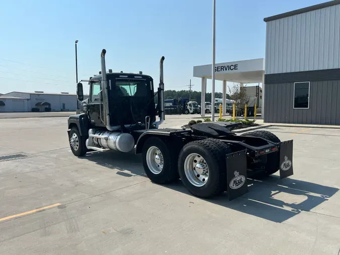 2020 MACK PI64T