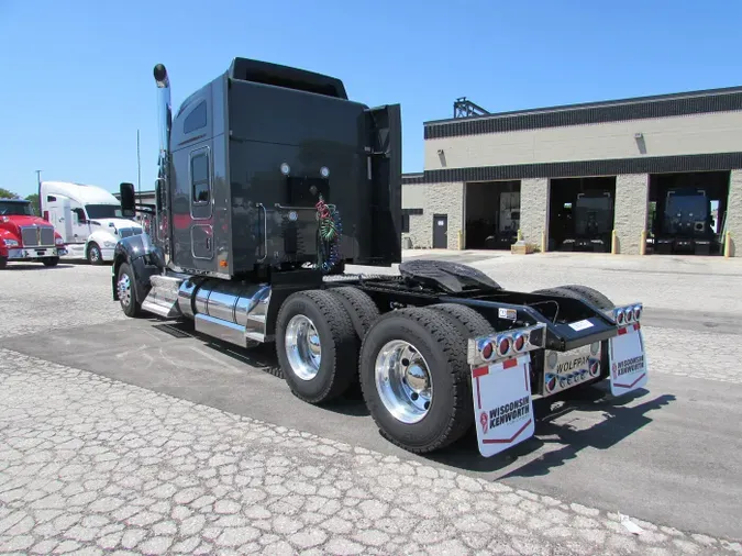 2024 Kenworth W990