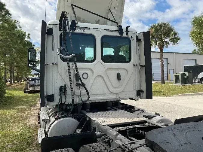 2018 Freightliner T12664ST