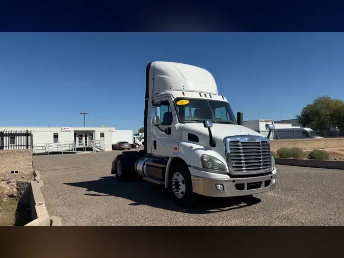 2017 FREIGHTLINER/MERCEDES CASCADIA 113