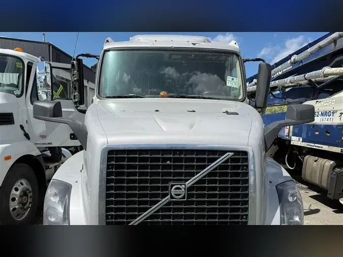 2017 VOLVO VNL630