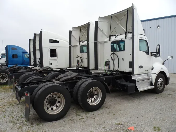 2021 FREIGHTLINER CASCADIA 116