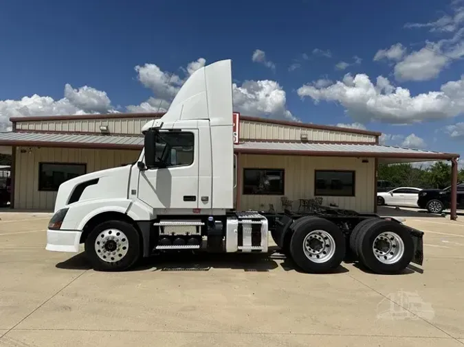 2013 VOLVO VNL64T300