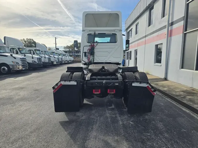 2019 NAVISTAR INTERNATIONAL RH613 DAYCAB S/A