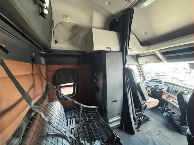 2019 Freightliner Cascadia 126
