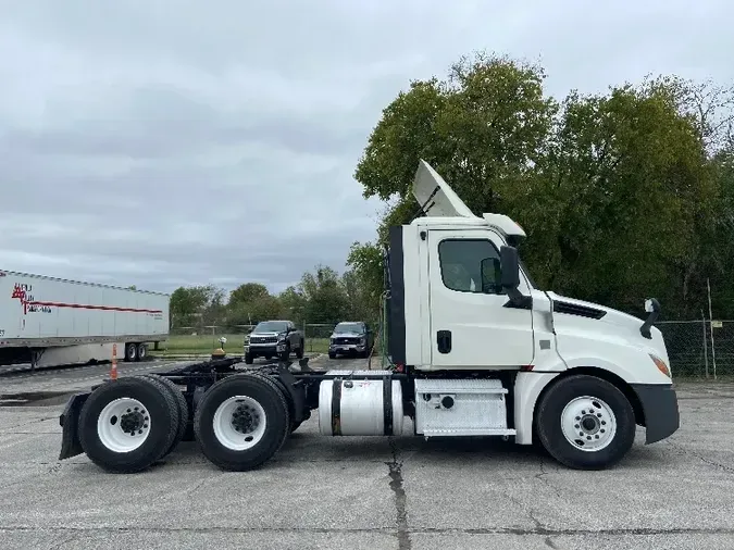 2018 Freightliner T12664ST