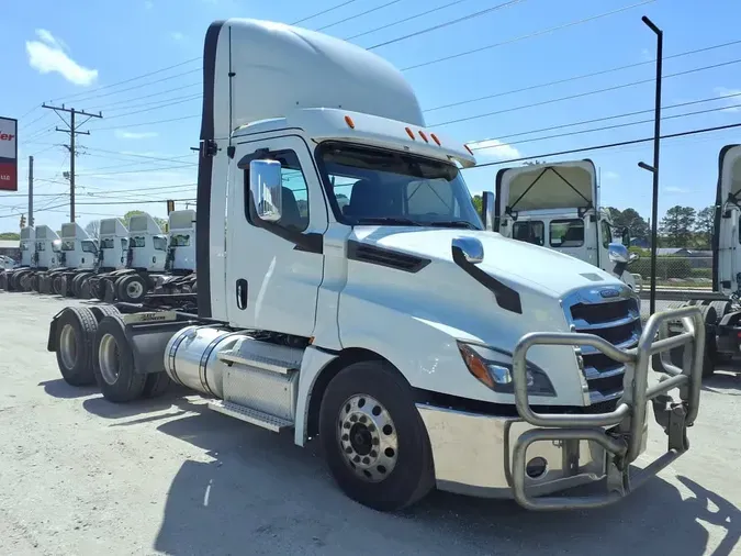 2020 FREIGHTLINER/MERCEDES NEW CASCADIA PX126645cc8309012e42d652d306e2b04085f0b