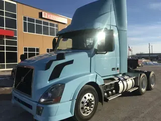 2015 Volvo VNL64T300