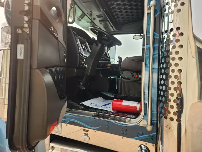 2021 Kenworth W900L