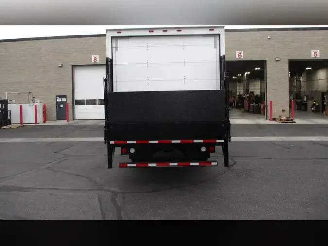 2018 FREIGHTLINER/MERCEDES M2 106