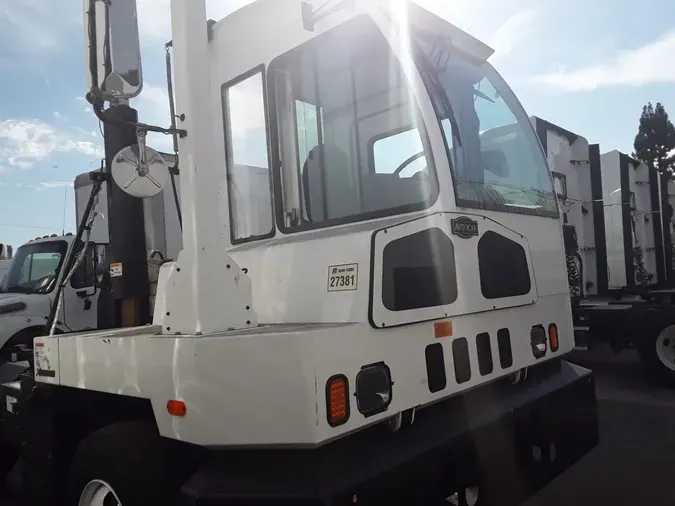 2019 AUTOCAR YARD TRACTOR