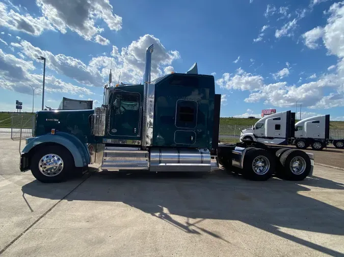 2021 Kenworth W900L