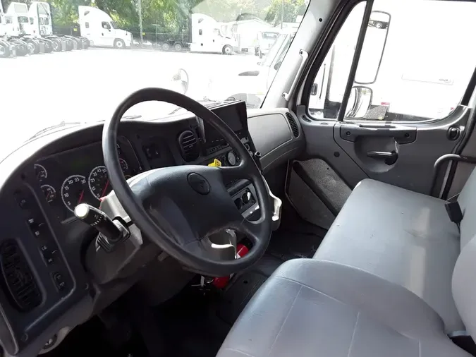 2018 FREIGHTLINER M2 106