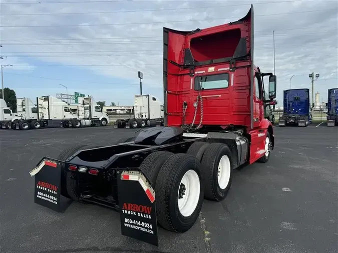 2020 VOLVO VNR300