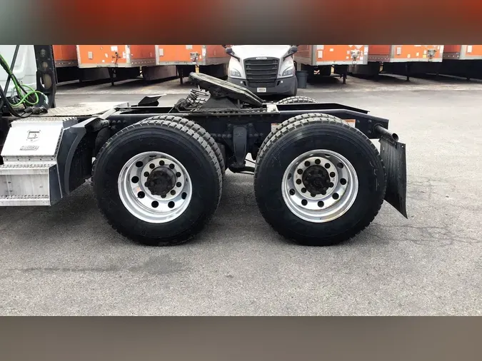 2022 Freightliner Cascadia 126
