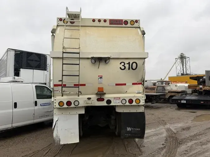 2018 MACK MRU613
