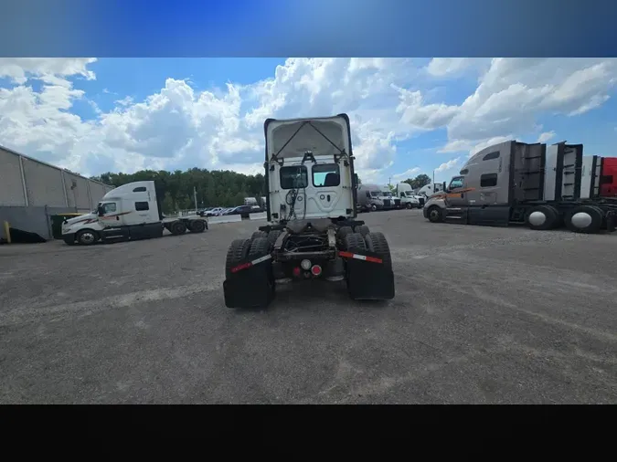 2020 Freightliner Cascadia 126
