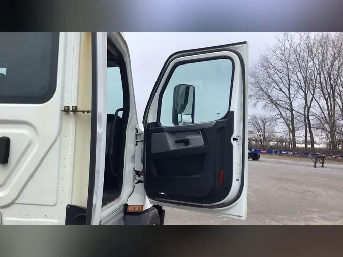 2020 Freightliner Cascadia 126