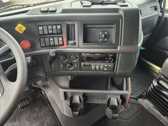 2023 VOLVO VNL64T860