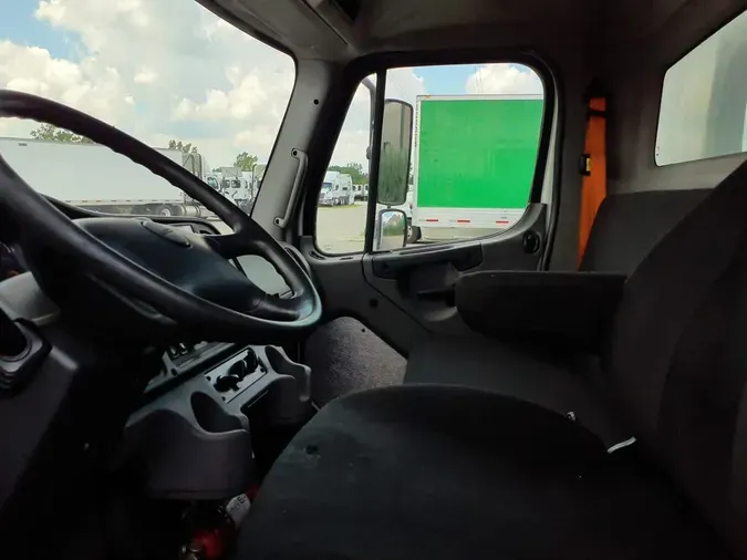 2018 FREIGHTLINER M2 106