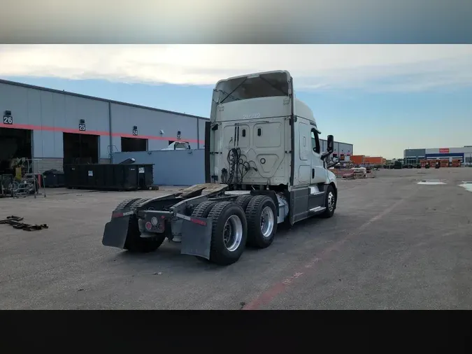 2020 Freightliner Cascadia 126
