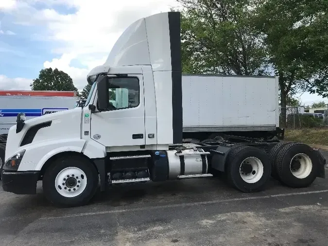 2018 Volvo VNL64300