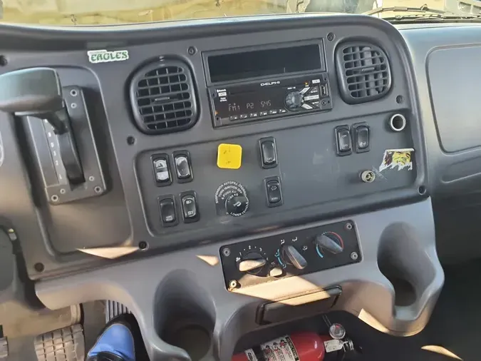 2014 FREIGHTLINER/MERCEDES M2 106