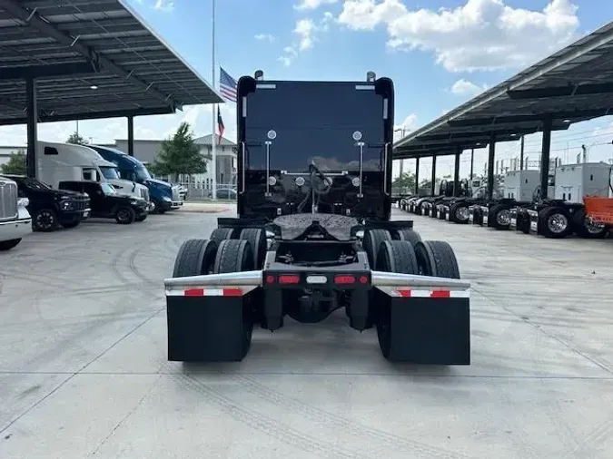 2022 Peterbilt 389