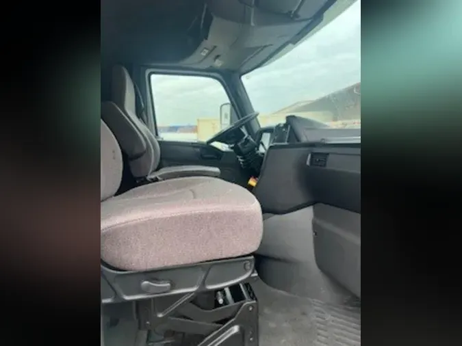 2020 NAVISTAR INTERNATIONAL LT625 SLPR CAB