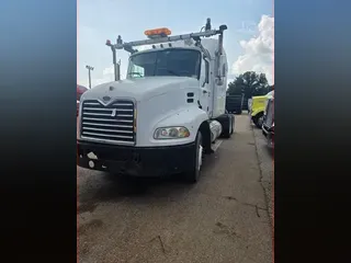 2005 MACK VISION CXN613