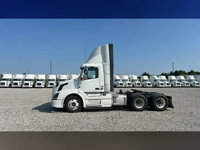 2017 Volvo VNL300