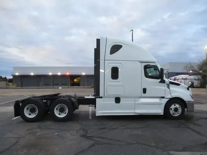 2021 FREIGHTLINER/MERCEDES NEW CASCADIA PX126645d086992c0eecb9cad8bc1036b55f233