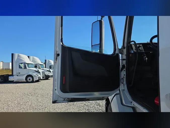 2019 Volvo VNL300