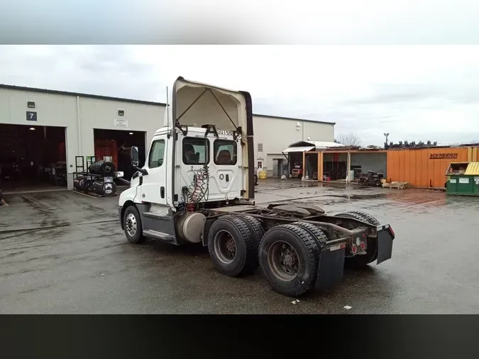 2020 Freightliner Cascadia 126