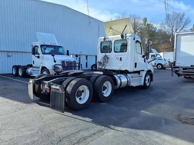 2020 FREIGHTLINER/MERCEDES NEW CASCADIA PX126645d10450f777fd28c236c8d3b3e8b3f49