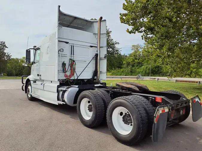 2020 VOLVO VNR64T-640