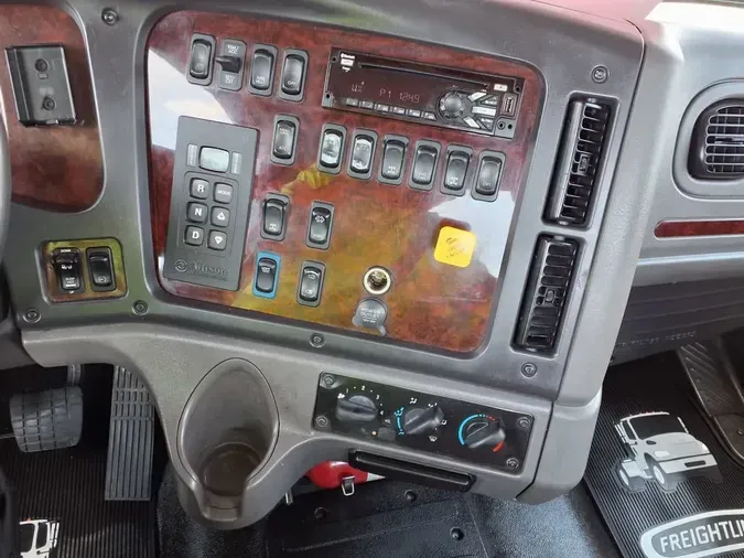 2018 FREIGHTLINER M2 106