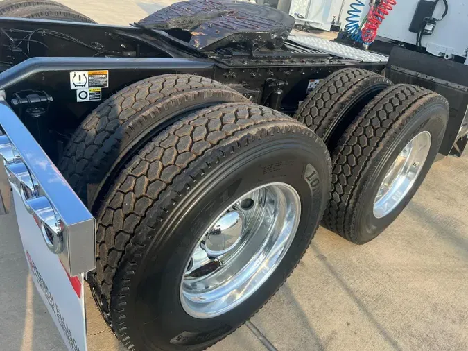 2023 Kenworth W990
