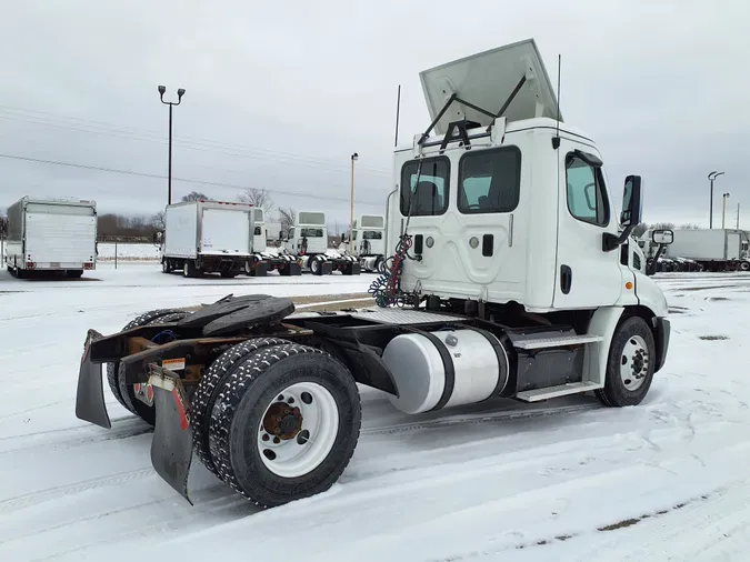 2016 FREIGHTLINER/MERCEDES CASCADIA 113