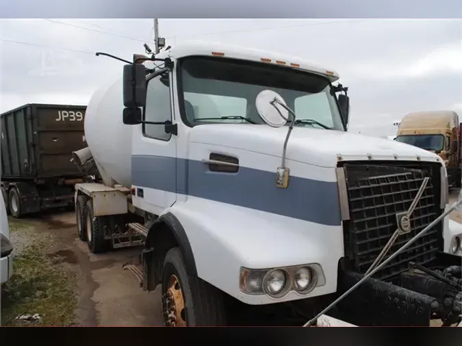 2007 VOLVO VHD64B200