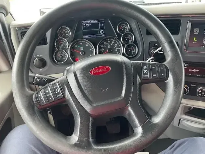 2022 Peterbilt 579