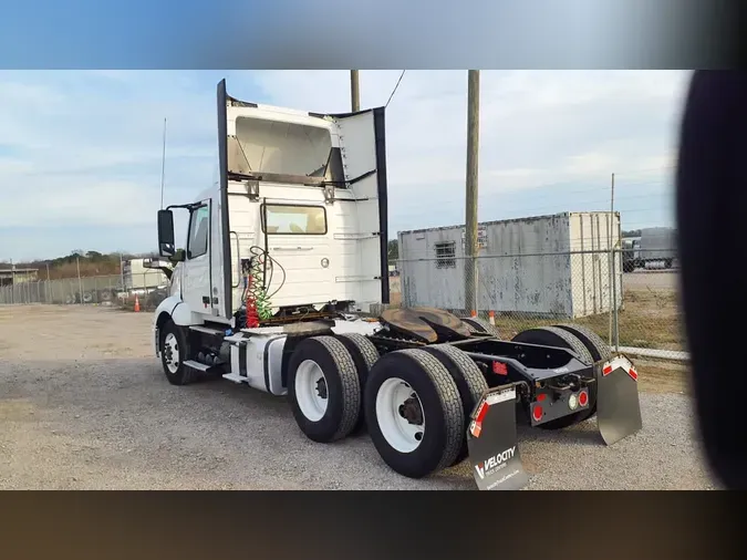 2020 VOLVO VNL64T-300