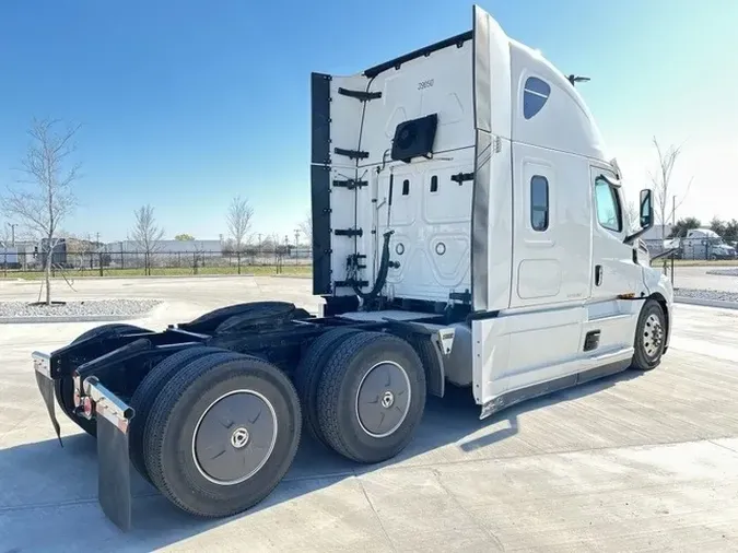 2023 FREIGHTLINER Cascadia 126