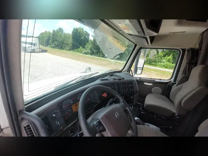 2018 Volvo VNL 740